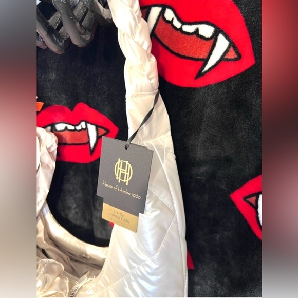 ❤️❤️NWT-HOUSE OF HARLOW 1960 WHITE/ PEARL QUILTED PUFFER HOBO SET❤️❤️ - Picture 12 of 14